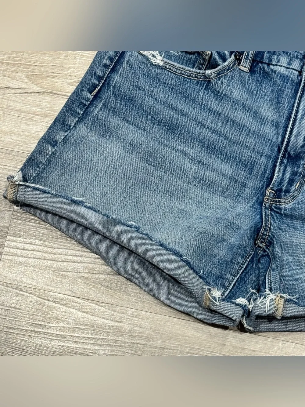 BKE Distressed Denim Cutoff Shorts Size 31 Medium Wash Festival Y2K Casual